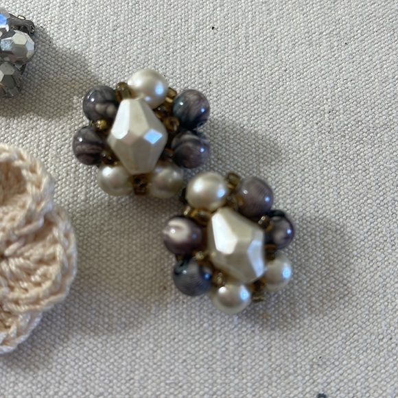 Vintage Clip on Ear rings/ set of 4 pair/Costume Jewelry - Picture 3 of 9